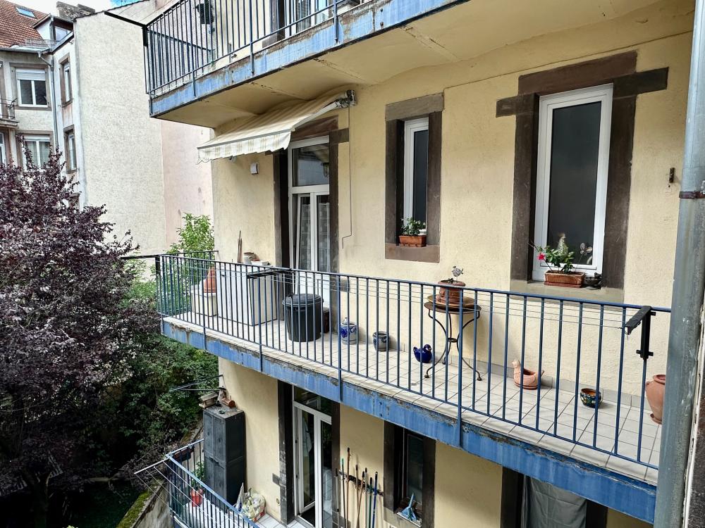 balcon sur cour acces cuisine