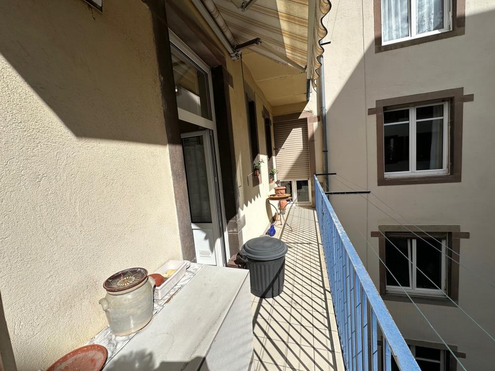 balcon sur cour acces chambre
