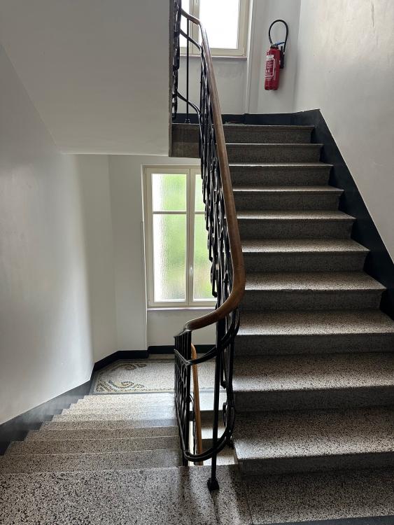 escalier d&#039;immeuble