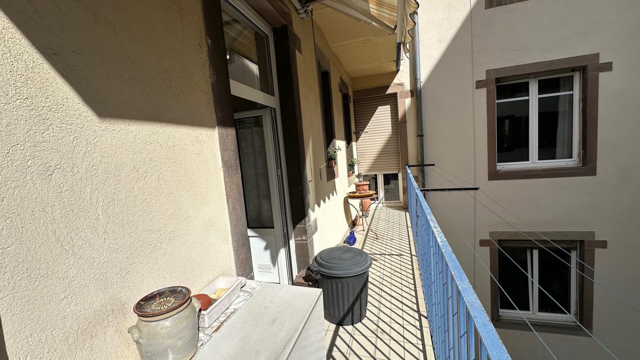 balcon sur cour acces chambre