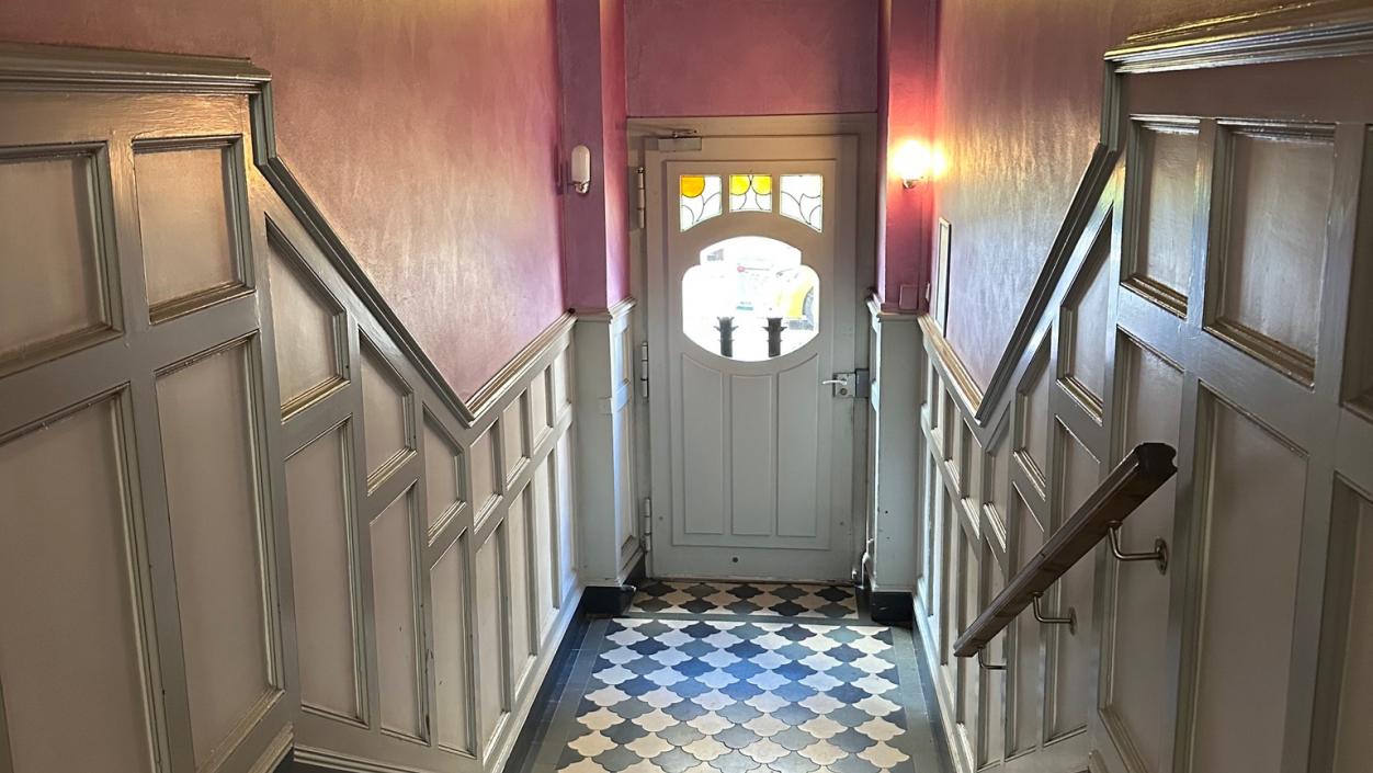 cage d&#039;escalier, entrée d&#039;immeuble